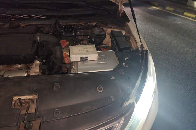 Used BYD Qin 2015 1.5T Dual-Crown Flagship Plus Edition Engine Bay Left