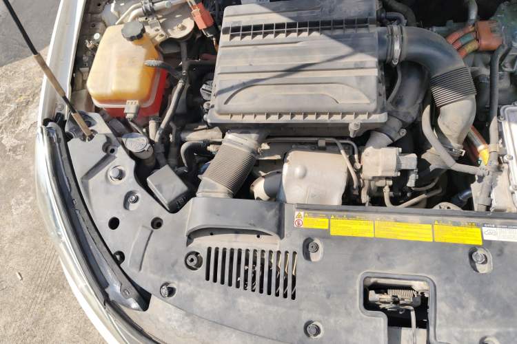 Used BYD Qin 2015 1.5T Dual-Crown Flagship Edition Engine Bay Right