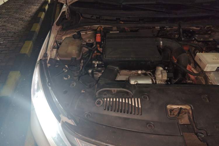 Used BYD Qin 2015 1.5T Dual-Crown Flagship Plus Edition Engine Bay Right