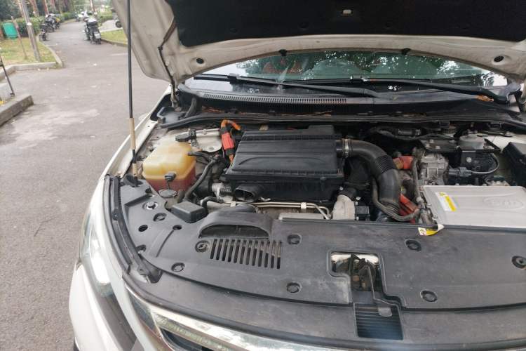 Used BYD Qin 2015 1.5T Dual-Crown Flagship Plus Edition Engine Bay Right