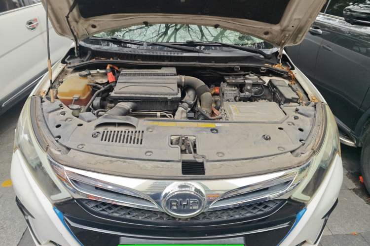 Used BYD Qin 2015 1.5T Dual-Crown Flagship Plus Edition Engine Bay