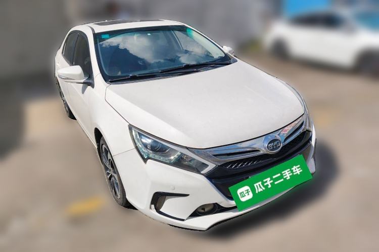 Used BYD Qin 2015 1.5T Dual-Crown Flagship Edition Front Right 45 Deg