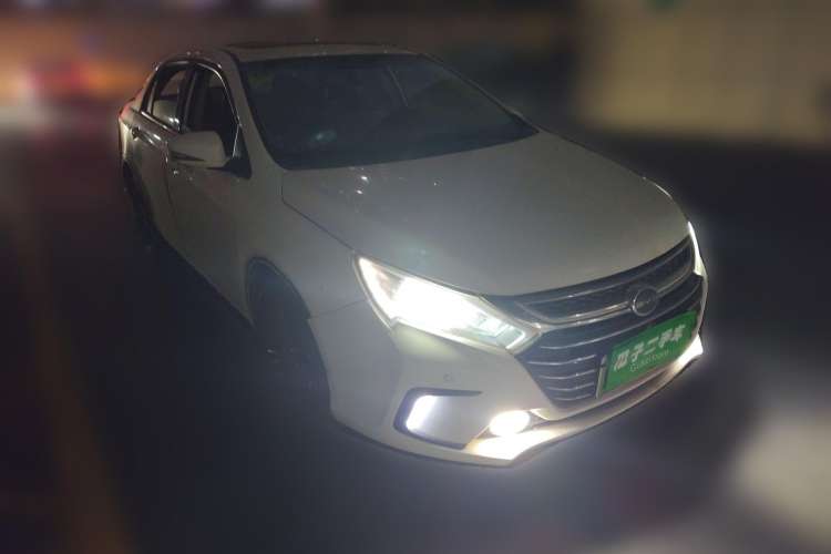 Used BYD Qin 2015 1.5T Dual-Crown Flagship Plus Edition Front Right 45 Deg