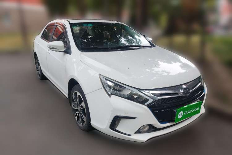 Used BYD Qin 2015 1.5T Dual-Crown Flagship Plus Edition Front Right 45 Deg