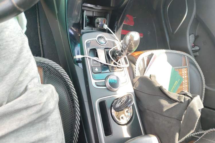 Used BYD Qin 2015 1.5T Dual-Crown Flagship Edition Gear Lever