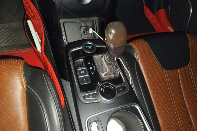 Used BYD Qin 2015 1.5T Dual-Crown Flagship Plus Edition Gear Lever