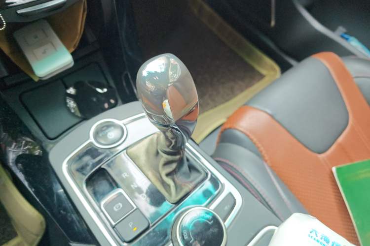 Used BYD Qin 2015 1.5T Dual-Crown Flagship Plus Edition Gear Lever