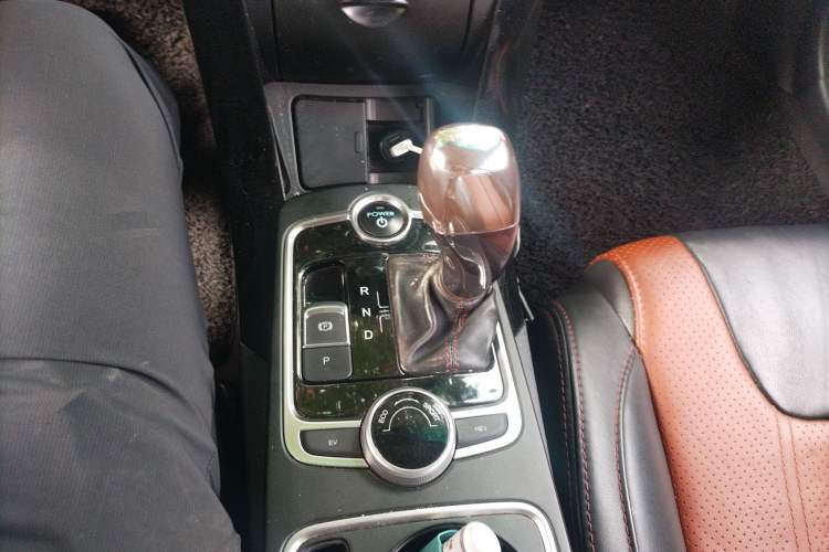 Used BYD Qin 2015 1.5T Dual-Crown Flagship Plus Edition Gear Lever