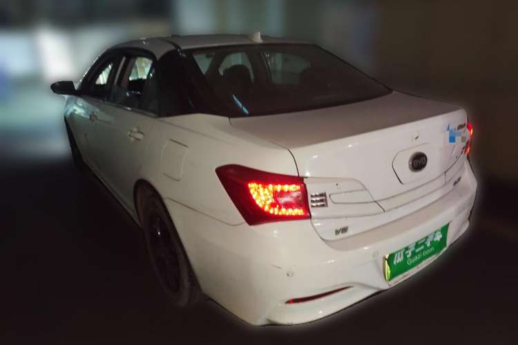 Used BYD Qin 2015 1.5T Dual-Crown Flagship Plus Edition Rear Left 45 Deg