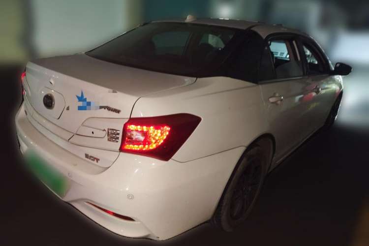 Used BYD Qin 2015 1.5T Dual-Crown Flagship Plus Edition Rear Right 45 Deg