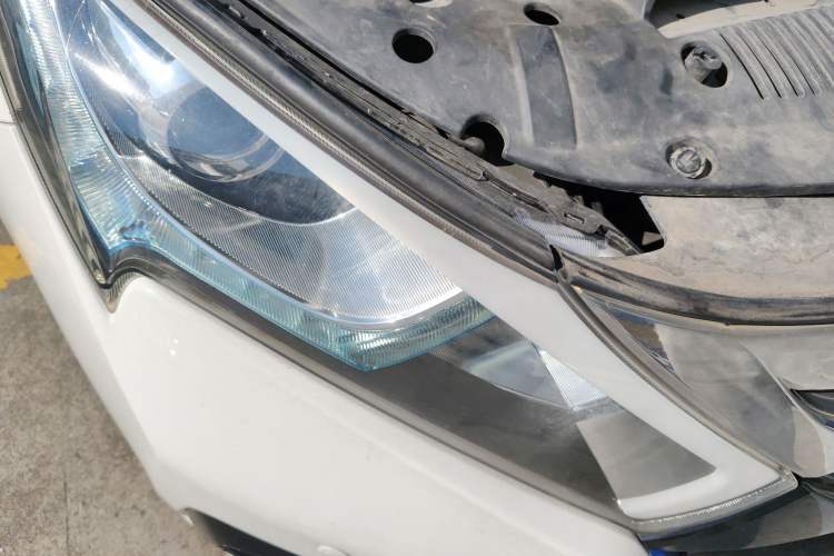 Used BYD Qin 2015 1.5T Dual-Crown Flagship Edition Right Front Headlight