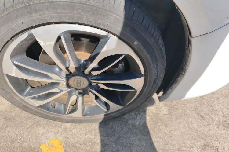 Used BYD Qin 2015 1.5T Dual-Crown Flagship Edition Right Front Wheel Hub