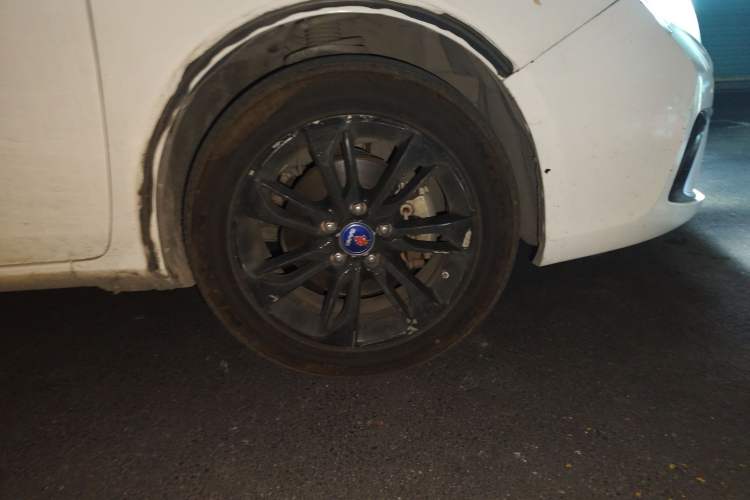 Used BYD Qin 2015 1.5T Dual-Crown Flagship Plus Edition Right Front Wheel Hub