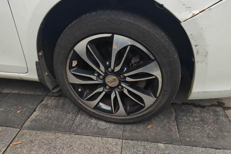 Used BYD Qin 2015 1.5T Dual-Crown Flagship Plus Edition Right Front Wheel Hub