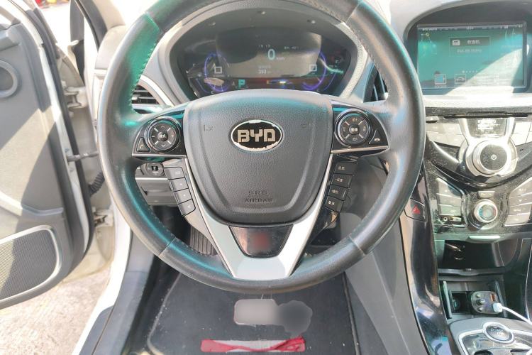 Used BYD Qin 2015 1.5T Dual-Crown Flagship Edition Steering Wheel