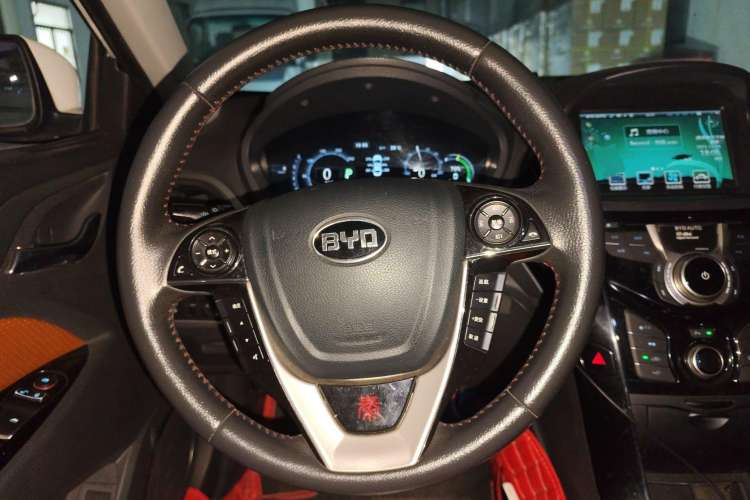 Used BYD Qin 2015 1.5T Dual-Crown Flagship Plus Edition Steering Wheel