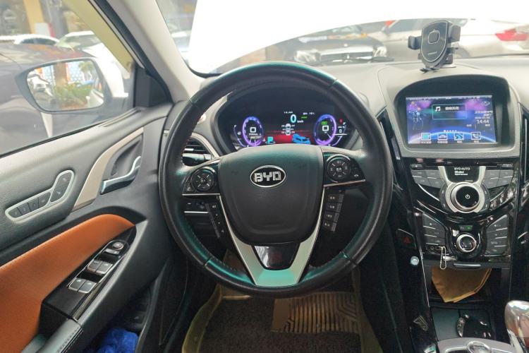 Used BYD Qin 2015 1.5T Dual-Crown Flagship Plus Edition Steering Wheel