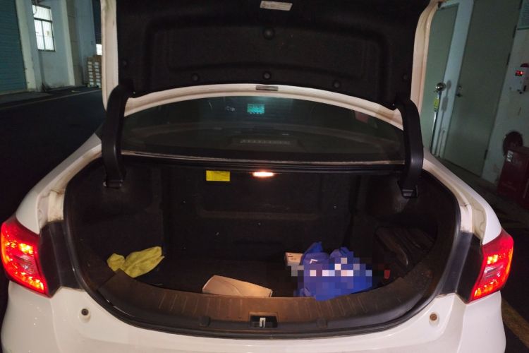Used BYD Qin 2015 1.5T Dual-Crown Flagship Plus Edition Trunk
