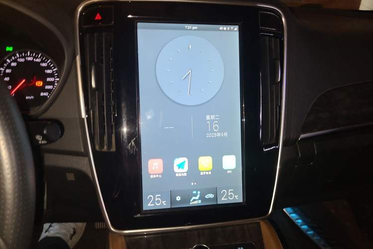 Used BYD Qin 2017 1.5T Luxury Model Audio And AC Panel