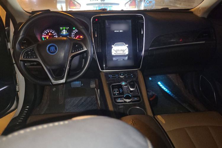 Used BYD Qin 2017 1.5T Luxury Model Center Console