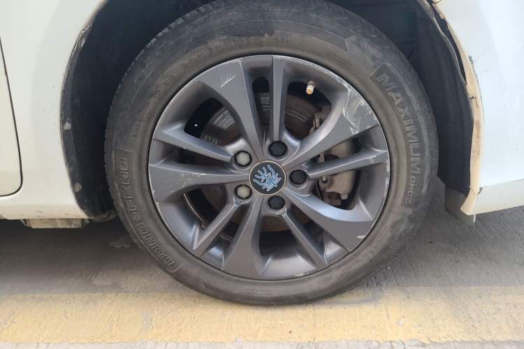 Used BYD Qin 2017 1.5T Luxury Model Right Front Wheel Hub