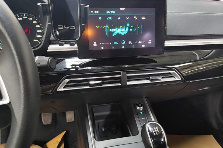 Used BYD Qin 2019 1.5L Manual Luxury Version Audio And AC Panel
