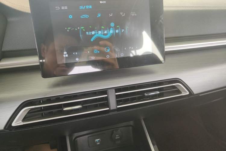 Used BYD Qin 2019 1.5L Automatic Luxury Model Audio And AC Panel