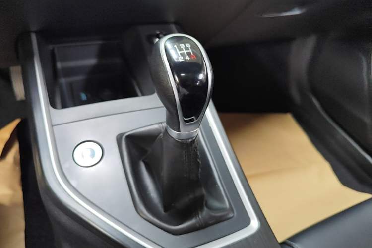 Used BYD Qin 2019 1.5L Manual Luxury Version Gear Lever