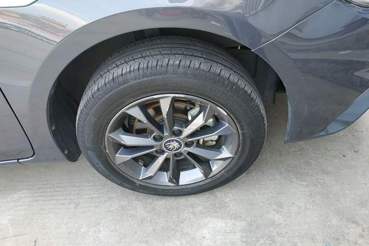Used BYD Qin 2019 1.5L Automatic Luxury Model Right Front Wheel Hub