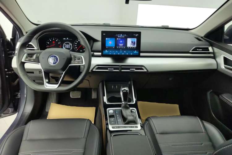 Used BYD Qin 2019 1.5L Automatic Prestige Model Center Console