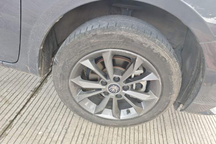 Used BYD Qin 2019 1.5L Automatic Luxury Model Right Front Wheel Hub