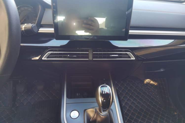 Used BYD Qin 2019 1.5L Manual Comfort Version Audio And AC Panel