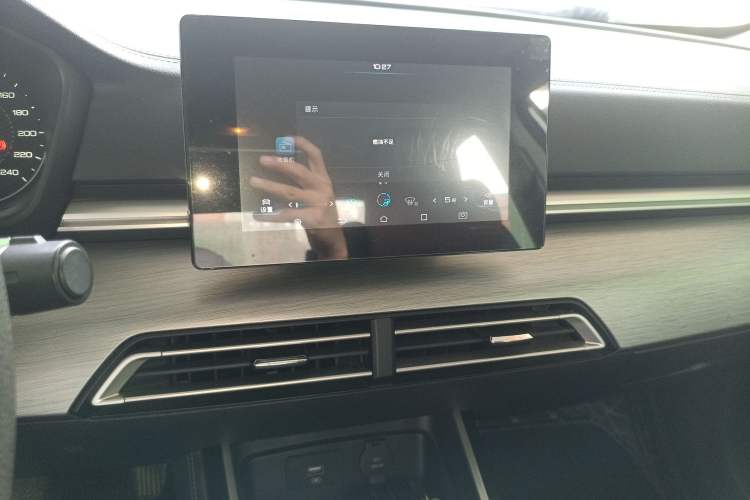 Used BYD Qin 2019 1.5L Automatic Luxury Model Audio And AC Panel