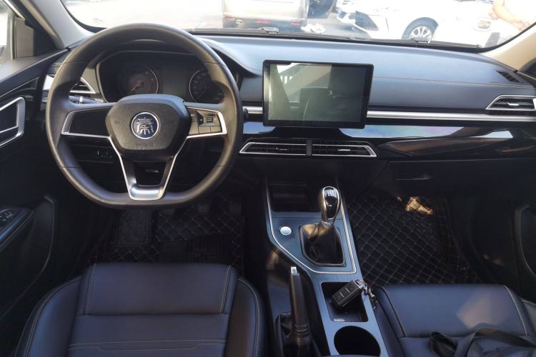 Used BYD Qin 2019 1.5L Manual Comfort Version Center Console