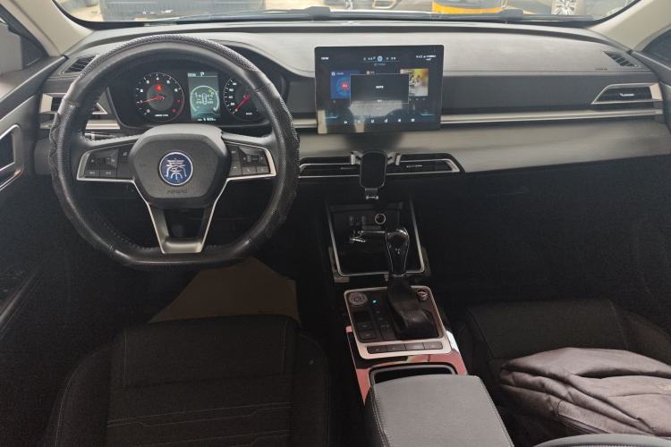 Used BYD Qin 2019 1.5L Automatic Prestige Model Center Console