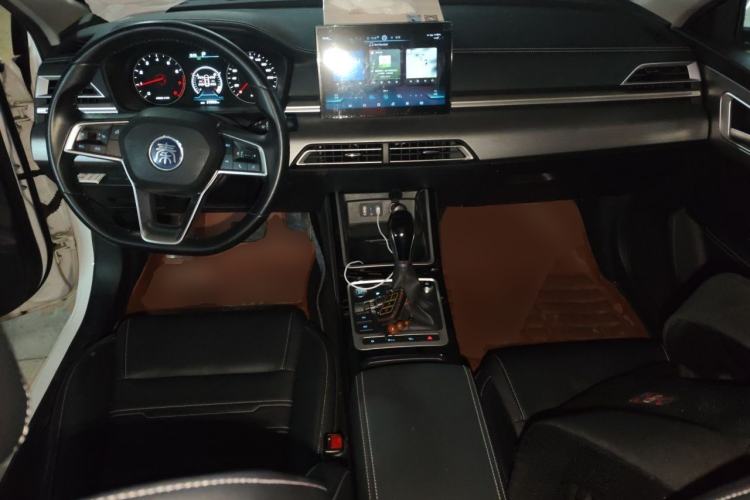 Used BYD Qin 2019 1.5L Automatic Prestige Model Center Console