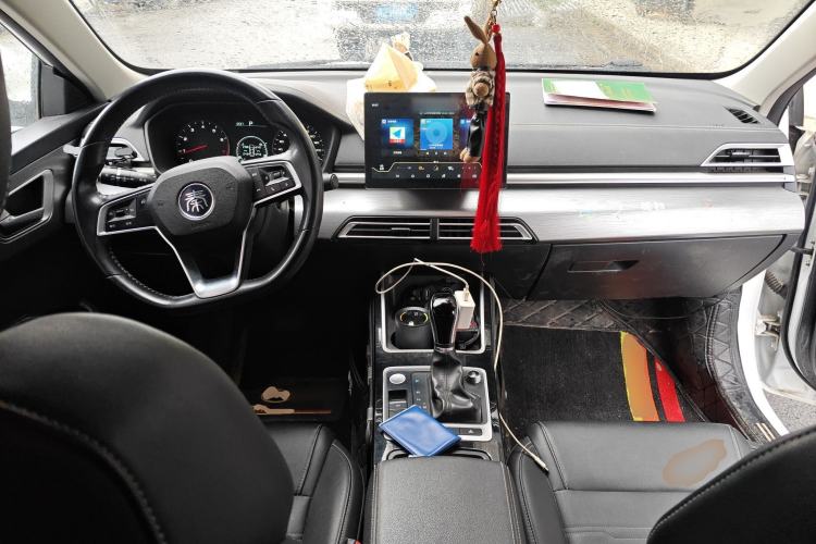 Used BYD Qin 2019 1.5L Automatic Prestige Model Center Console
