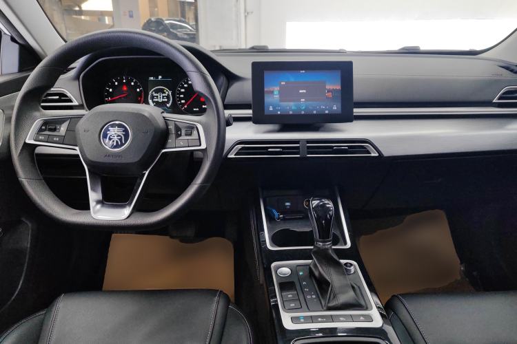 Used BYD Qin 2019 1.5L Automatic Luxury Model Center Console