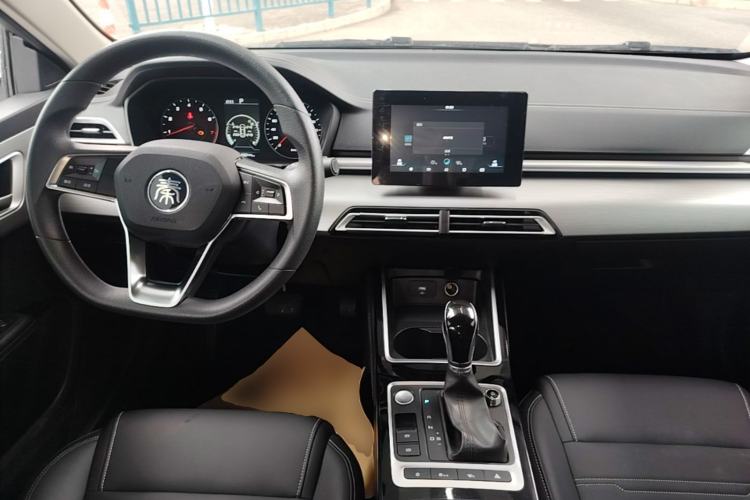 Used BYD Qin 2019 1.5L Automatic Luxury Model Center Console