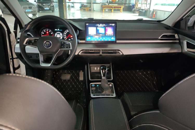 Used BYD Qin 2019 1.5L Automatic Prestige Model Center Console