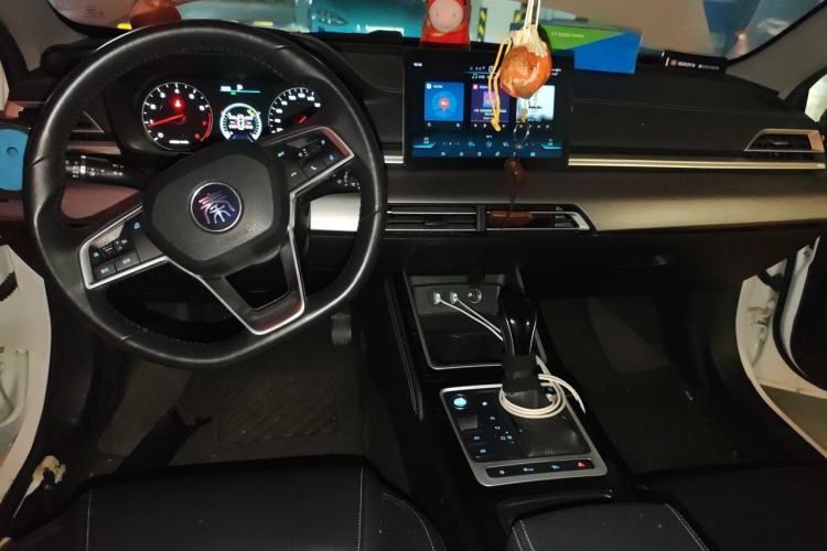 Used BYD Qin 2019 1.5L Automatic Luxury Model Center Console