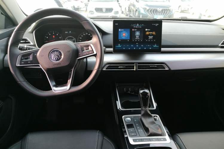 Used BYD Qin 2019 1.5L Automatic Prestige Model Center Console