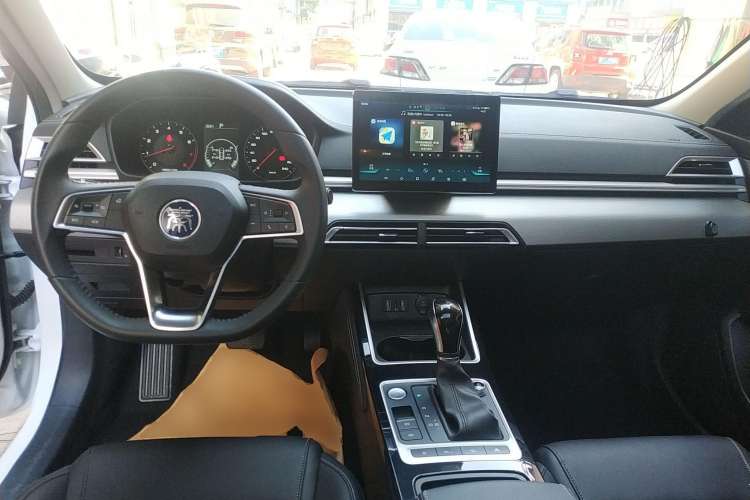 Used BYD Qin 2019 1.5L Automatic Prestige Model Center Console