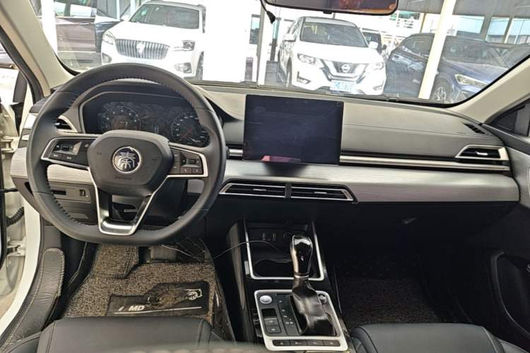 Used BYD Qin 2019 1.5L Automatic Prestige Model Center Console