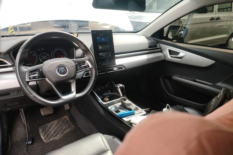 Used BYD Qin 2019 1.5L Automatic Prestige Model Center Console