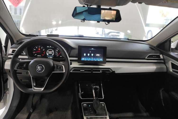 Used BYD Qin 2019 1.5L Automatic Luxury Model Center Console