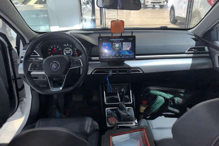Used BYD Qin 2019 1.5L Automatic Prestige Model Center Console