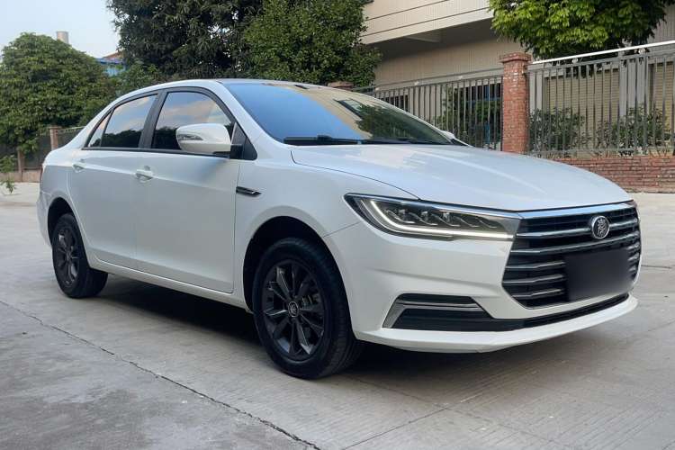 Used BYD Qin 2019 1.5L Automatic Luxury Model Front Right 45 Deg