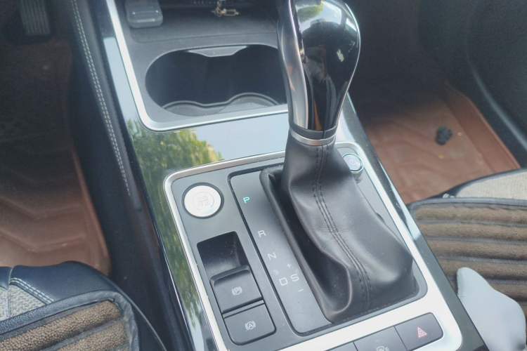 Used BYD Qin 2019 1.5L Automatic Luxury Model Gear Lever