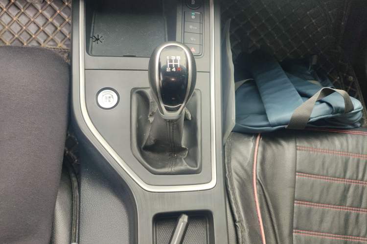 Used BYD Qin 2019 1.5L Manual Comfort Version Gear Lever